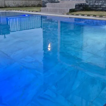 Denis House Villa *
